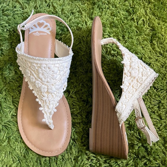 Fergalicious Women's Calmly Wedge Sandal color Cream Crotchet size 8 - Picture 3 of 11